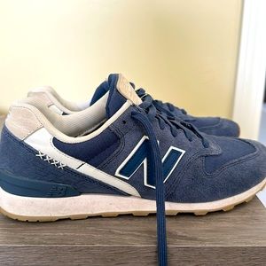 Women’s New Balance 696
